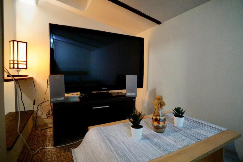 2-Room Cozy Retreat Near City Center Boekarest Buitenkant foto